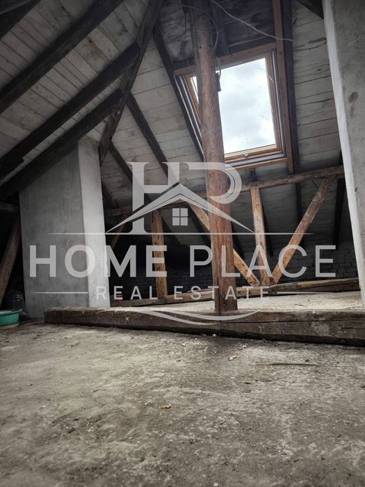 Етаж от къща  в централната част на град Варна.