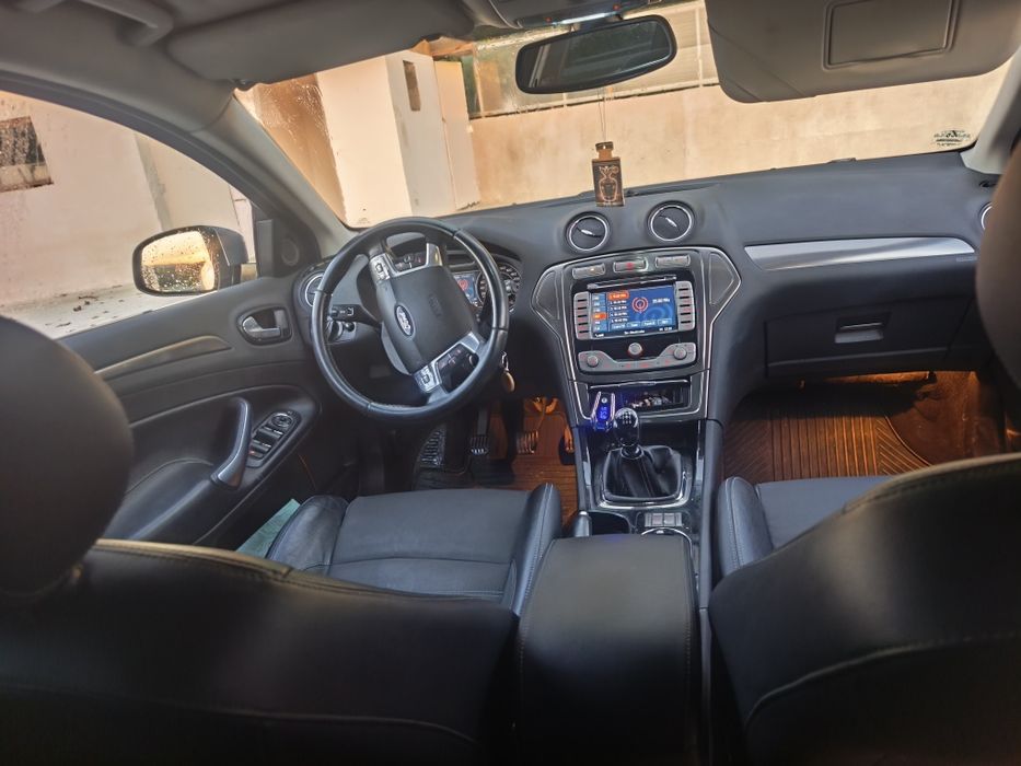 Vând Ford Mondeo