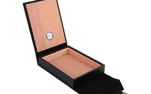 Естесвена кожа преносим хумидор със хидрометър и овлажнител