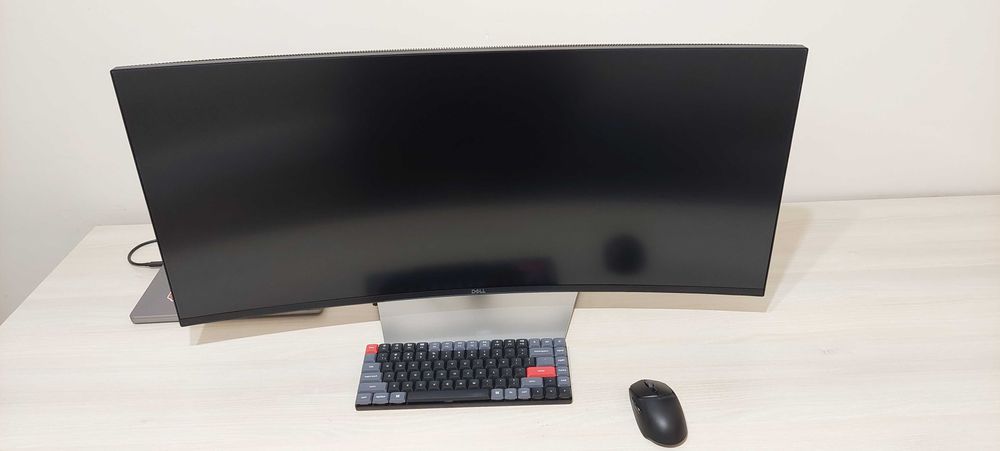 Dell UltraSharp U3821DW - 38" извит монитор 3840×1600, пълен комплект