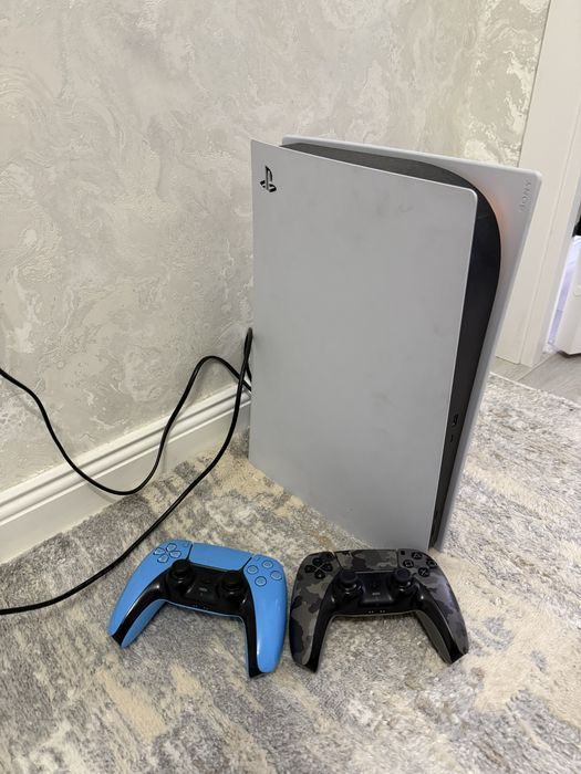 Продам PS5 с двумя джойстиками