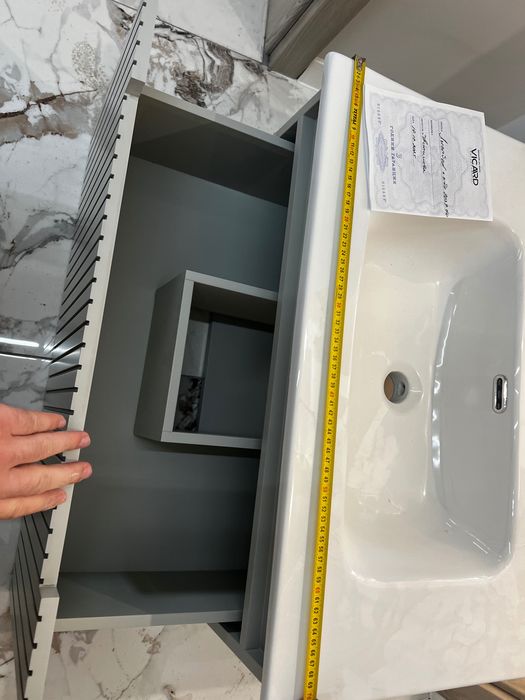 PVC шкаф с умивалник и колона Лисабон на Викард, 350 евро