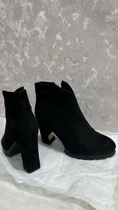 Ботильоны набук в идеальном состоянии