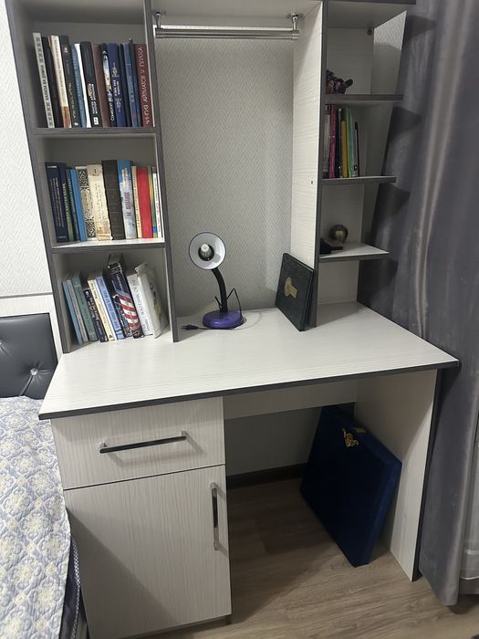 O‘quv stoli+kitob javoni (2 ta 1da)/ Учебный стол+книжный шкаф(2в1)