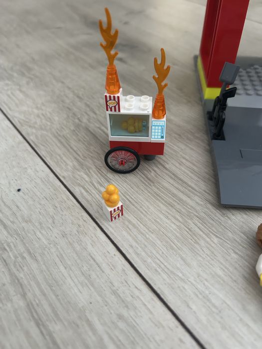 Lego city 60375.