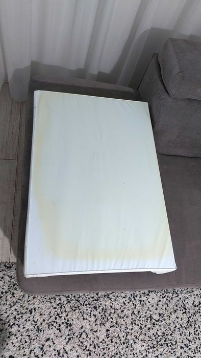Vând saltea înfășat bebe 70 x 47 cm cu mici urme de uzura + colac bebe