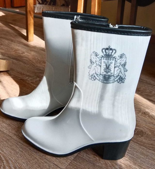 Сапоги резиновые, стильные