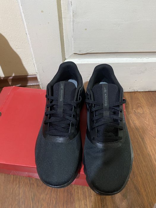 Продавам оригинални маратонки Reebok