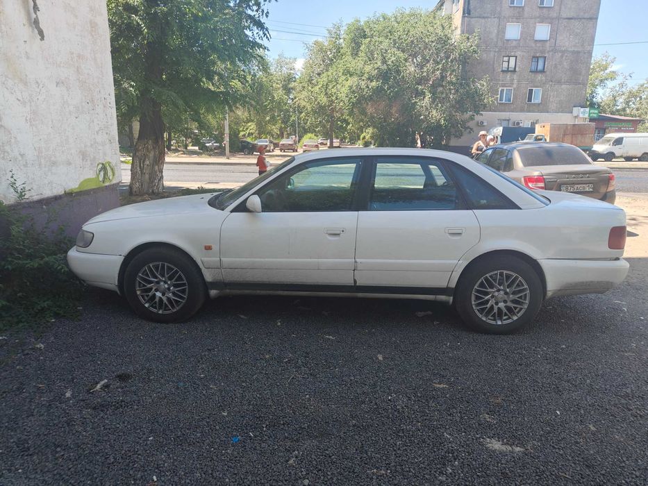 Продам Ауди А6, С4