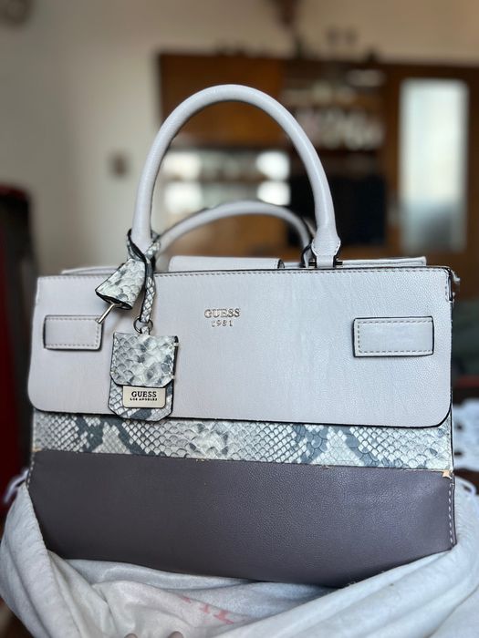 Оригинална чанта “Guess“