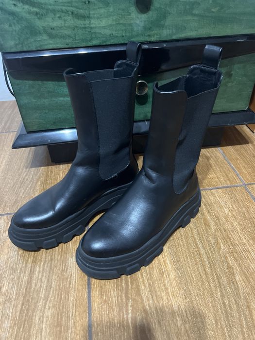 Cizme Bershka piele naturalămarimea 38