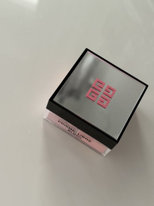 Четирицветен прахообразен руж Prisme Libre Givenchy