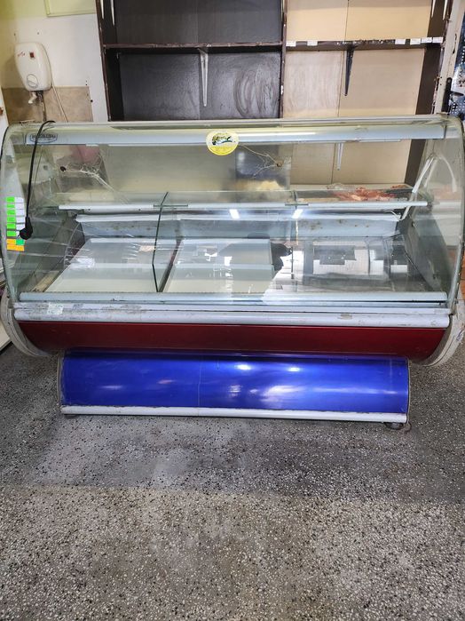 Хладилна витрина