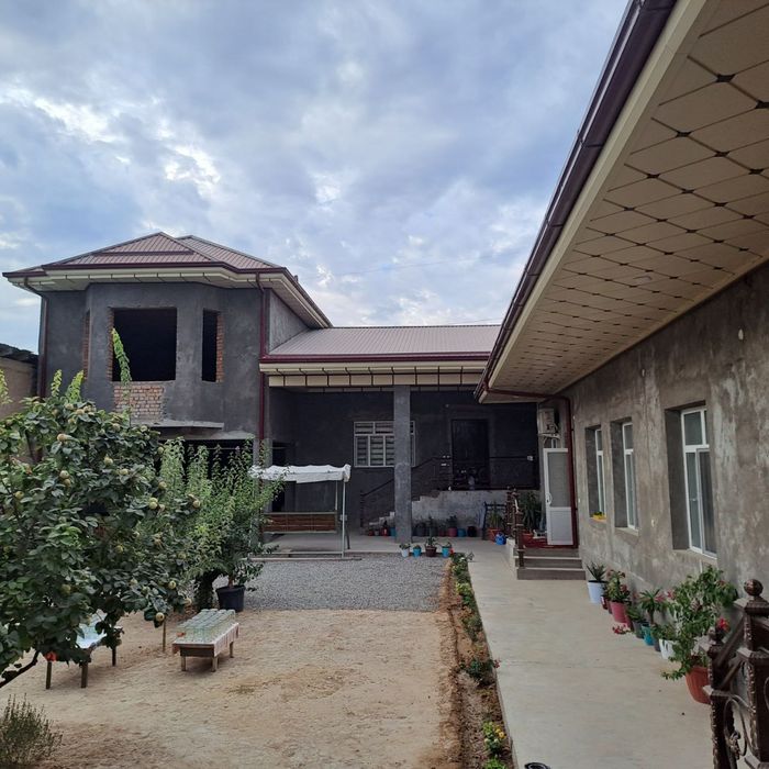 Uchqahramon arinter. Chala qozo ichkari emas yaxshi joy.6 sotx