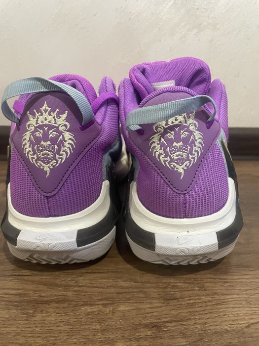 Маратонки Nike Lebron Witness