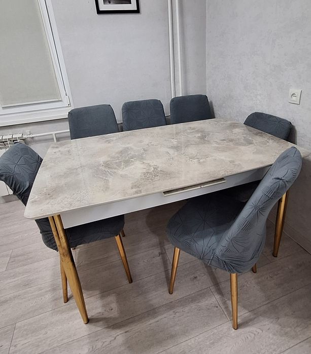 Стол со стульями