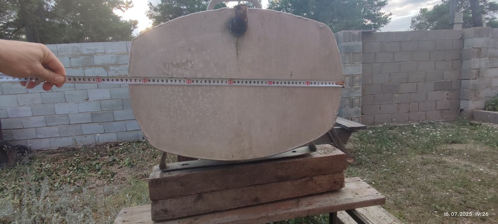 Алюминиевая ёмкость для воды.