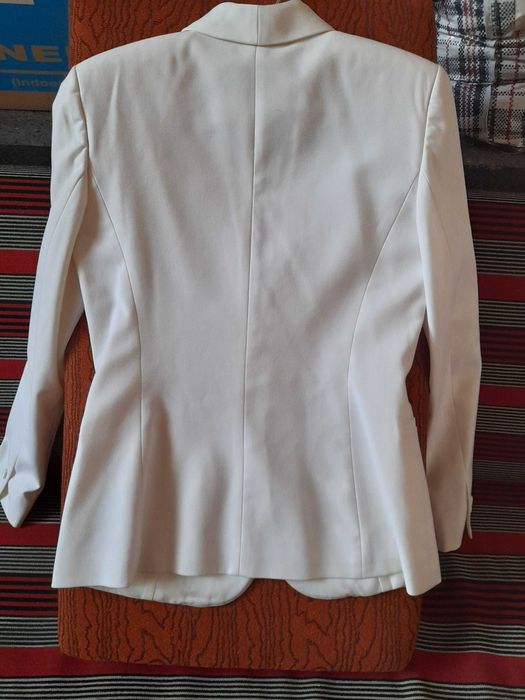 Продавам дамско сако
