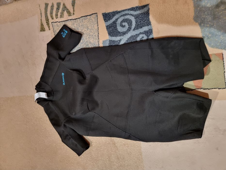 Costume neopren folosite in stare bună