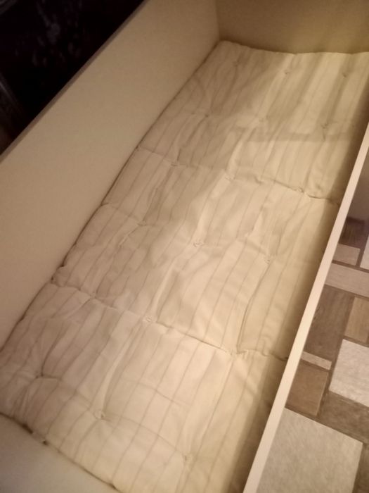 Двухярусную кровать .