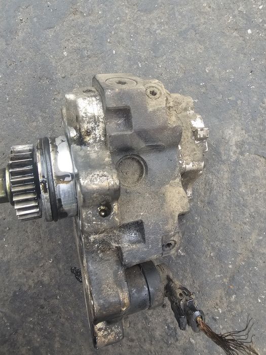 Lichidare stoc Pompa injectie Bosch Renault Trafic 2.0 Dci Opel Vivaro cod 0445010099