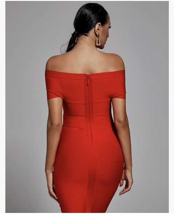 Чисто нова рокля размер С Bella Barnet