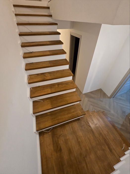 Scari din lemn masiv