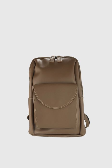 НОВО! ЛИКВИДАЦИЯ! Дамска раница с външен джоб в кафяво