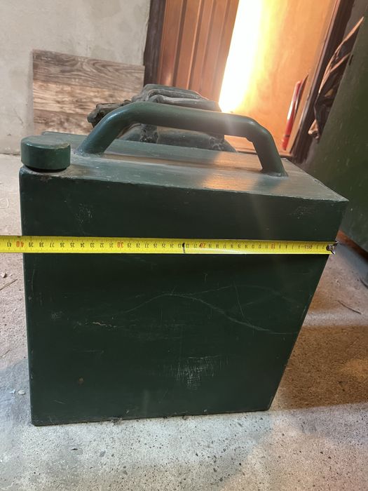 Vind bicicleta si canistre de metal si dulap de fier