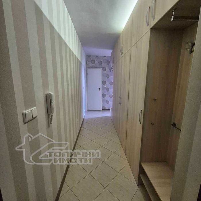 Двустаен, тухлен, с гараж в Дружба-2