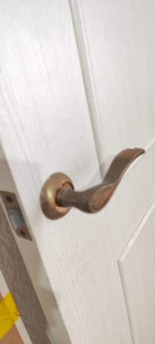 Меж клмнатные двери