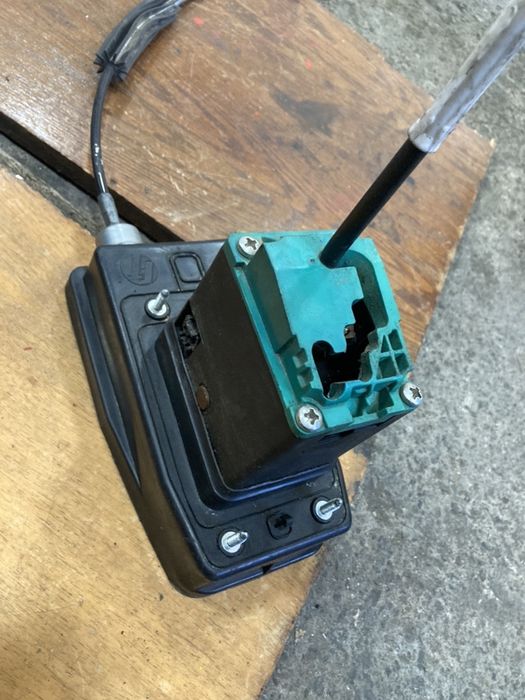 Citroen C5 2011г 2.0i avtomat скоростен лост с жило