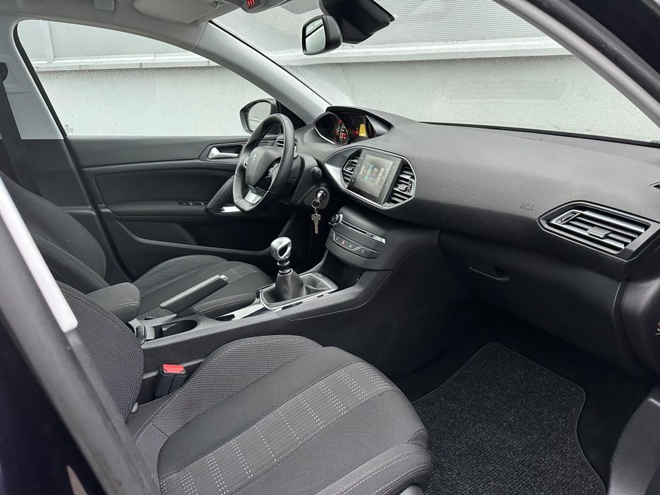 Peugeot 308 sw / 1.6 blue Hdi -120 CP / Panoramic / Navigație / Camera / Unic Proprietar