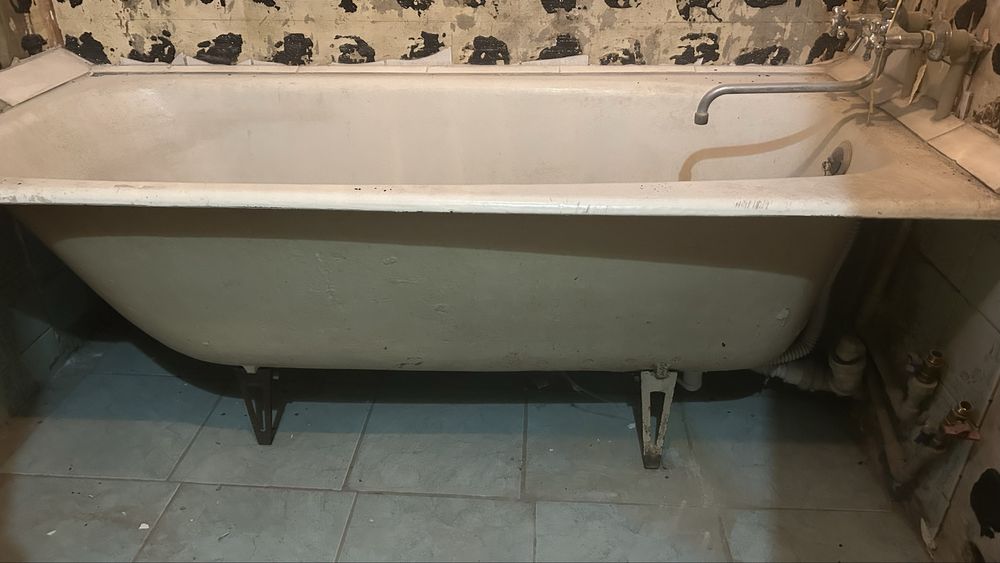 Продам ванну Чугунную б/у