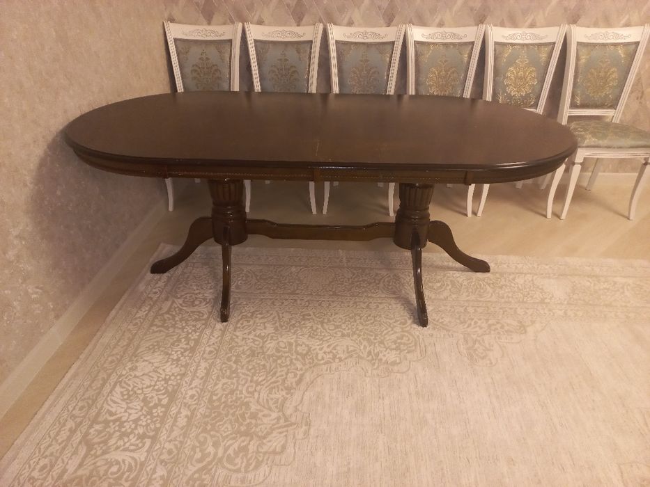 Продам стол для гостиной