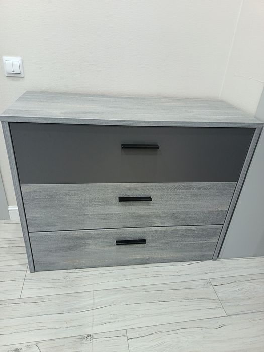 Продам комод с ящиками