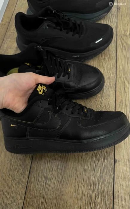 Продам кроссовки