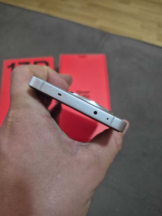 OnePlus 13R 256GB 12GB Ram ca nou in cutie