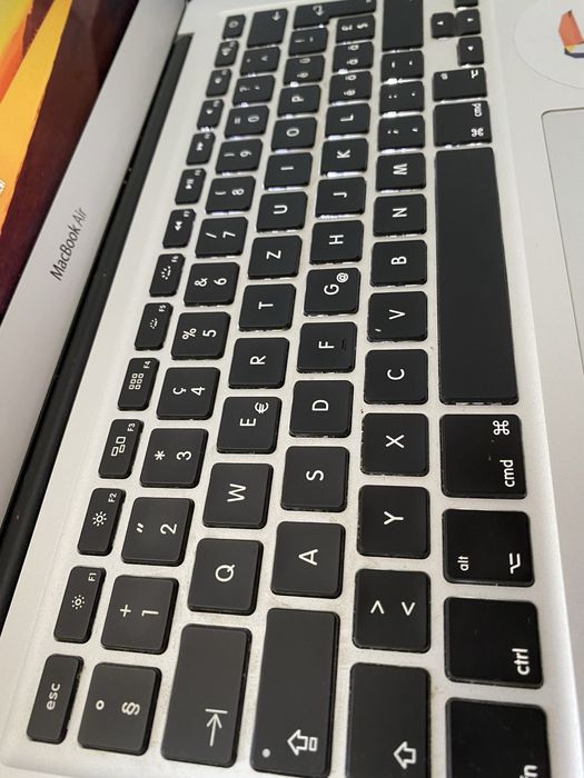 MacBook Air 2012 с оригинално зарядно