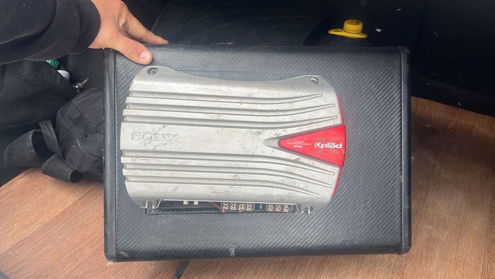 Продам сабвуфер срочно