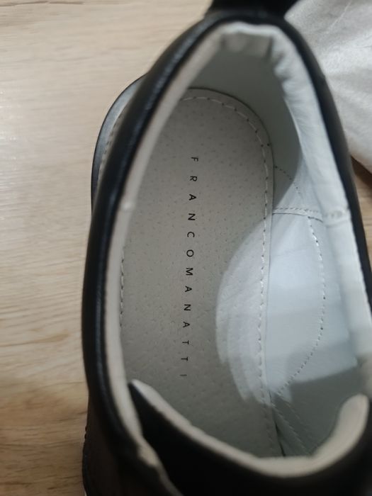 Новые кожаные кроссовки р36