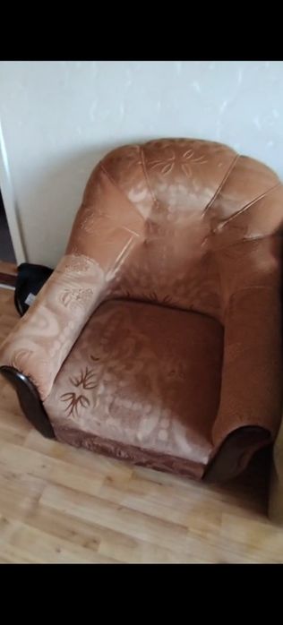 Диван раскладной и 2 кресла