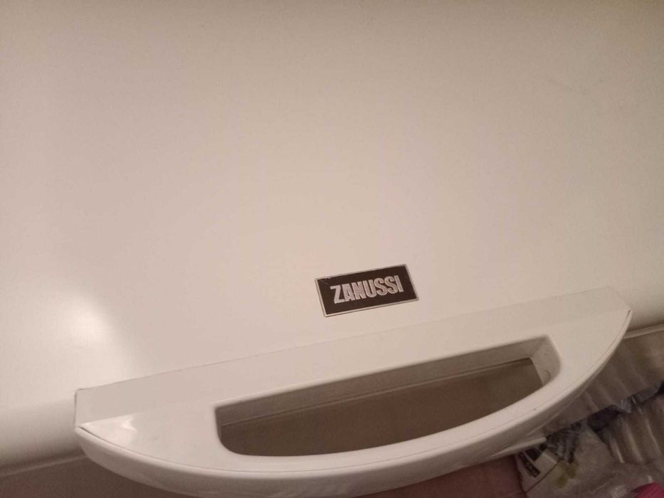 Vând lada frigorifica Zanussi