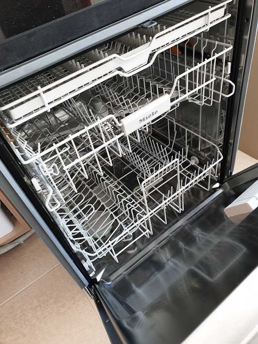 Инокс - Miele Съдомиялна - 14 Комплекта - Частично Вграждане - 60см