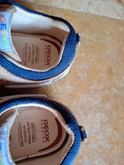 Vând incaltaminte copii Geox 23