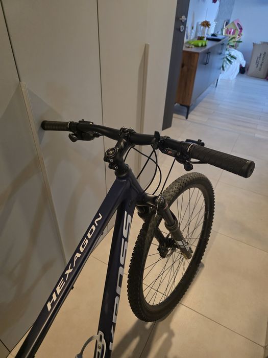 Bicicleta Kross, mărimea M, roți de 29 inch, anvelopă nouă Continental (am factura și bonul fiscal la bicicletă).