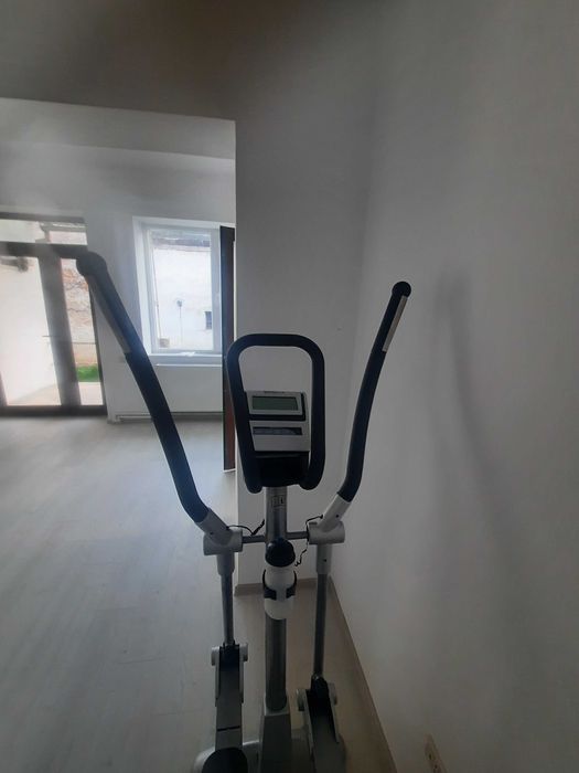 Vând bicicletă fitness.