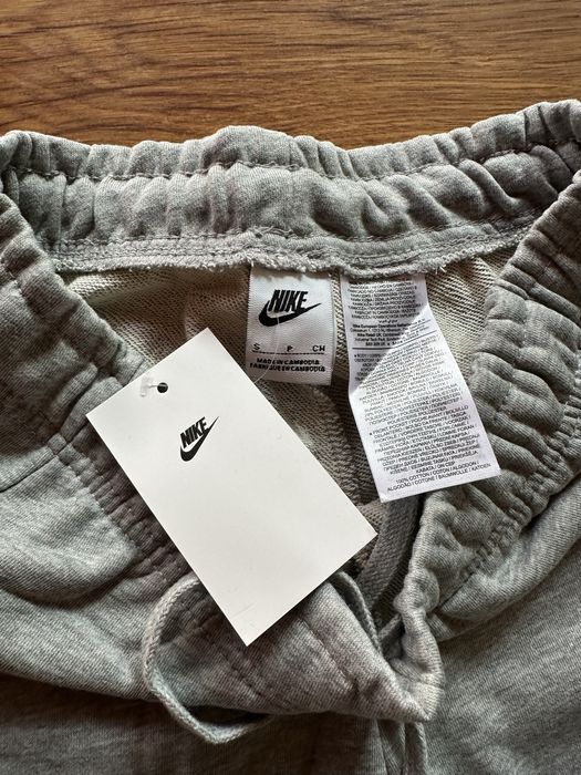Мъжко,памучно долнище Nike в сиво с бяло странично лого