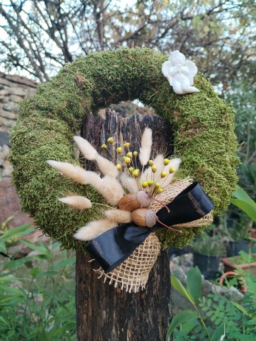 Aranjamente florale și coronite pentru 1 noiembrie