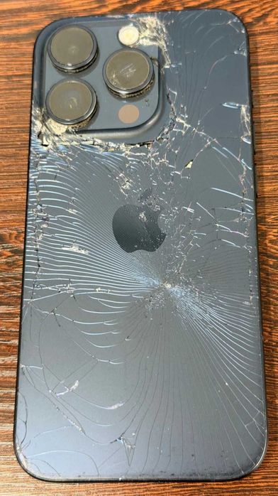 Vand Apple iPhone 15 Pro 128GB  spart pe spate
